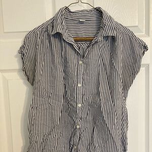 Old navy women’s sleeveless button down top